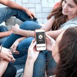 Les jeunes utilisent de plus en plus ces moyens de paiement numériques et ont vite fait de trop dépenser